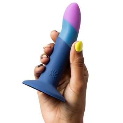 ROMP PICCOLO ARNES DILDO SILICONA CON VENTOSA TRICOLOR 14 CM