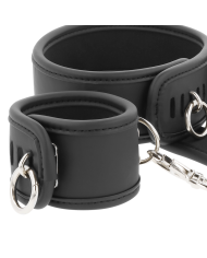 FETISH SUBMISSIVE COLLAR Y ESPOSAS CUERO VEGANO CON FORRO DE NEOPRENO