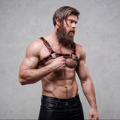 FETISH SUBMISSIVE ATTITUDE ARNES ECOPIEL PECHO HOMBRE NEGRO ROJO